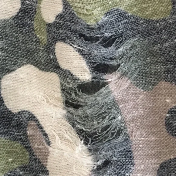 Distressed Camo Joggers - Picture 4 of 4